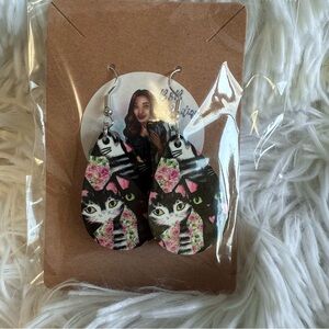 🎀 2/$10 Floral Cat Collage Earrings
